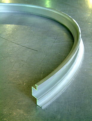 アルミ押出材　曲げ加工