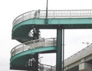 らせん　歩道橋てすり　アール